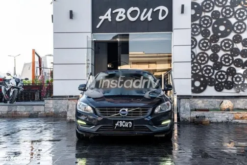 فولفو S60 2018 أزرق غامق مستعملة للبيع - 3