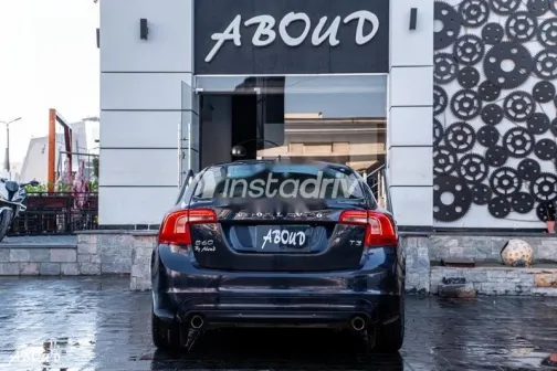 فولفو S60 2018 أزرق غامق مستعملة للبيع - 6