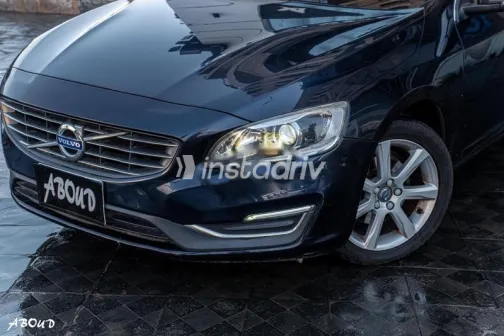 فولفو S60 2018 أزرق غامق مستعملة للبيع - 7