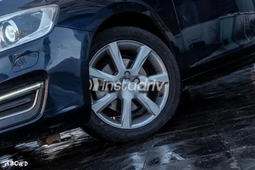 فولفو S60 2018 أزرق غامق مستعملة للبيع - 10