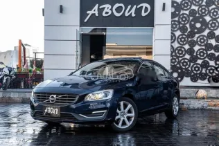 فولفو S60 2018 أزرق غامق مستعملة للبيع