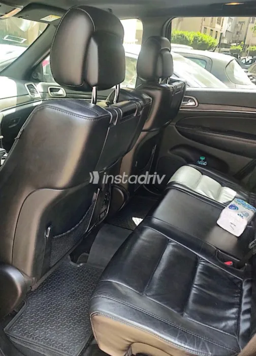 جيب جراند شيروكي 2018 أبيض مستعملة للبيع - 1