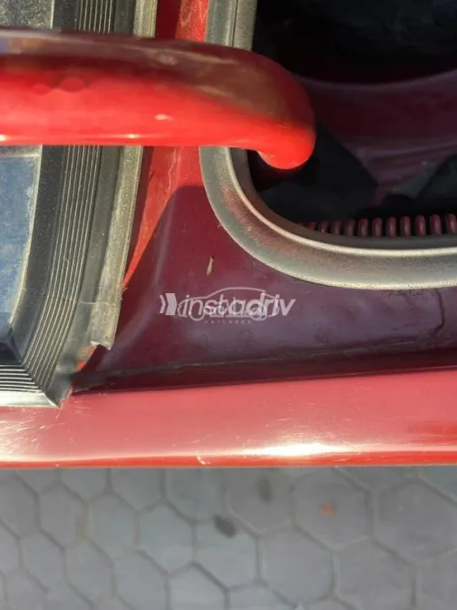 فيات شاهين 2002 أحمر غامق مستعملة للبيع - 8