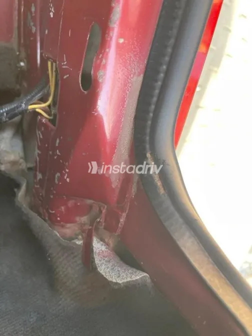 فيات شاهين 2002 أحمر غامق مستعملة للبيع - 9