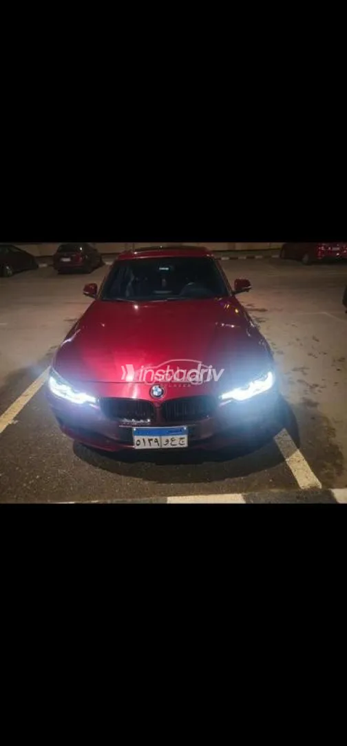 بي ام دبليو 320 2015 أحمر غامق مستعملة للبيع - 1