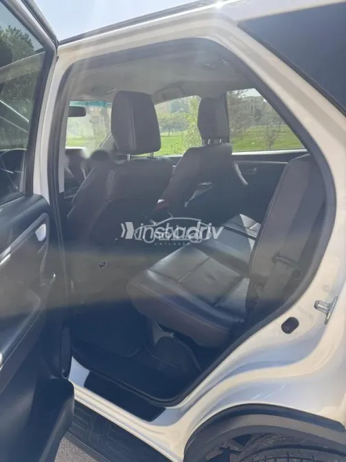 Toyota Fortuner 2021 White Used for Sale - 5