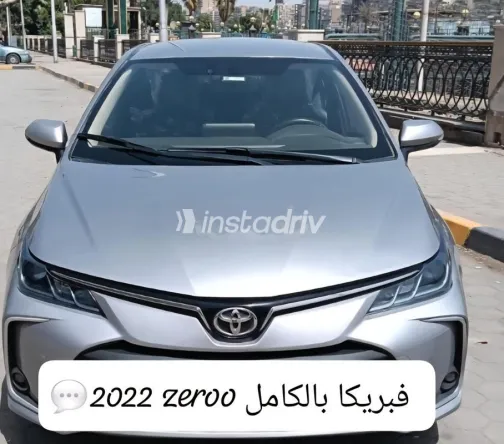 تويوتا كورولا 2022 أبيض مستعملة للبيع - 1