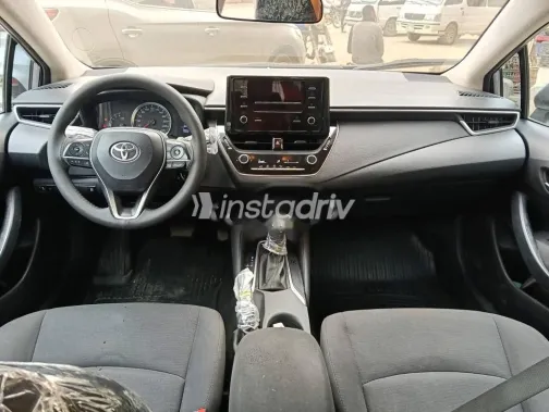 تويوتا كورولا 2022 أبيض مستعملة للبيع - 6