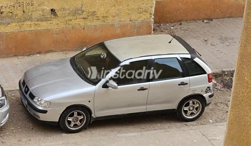 سيات ابيزا 2002 فضي مستعملة للبيع - 3