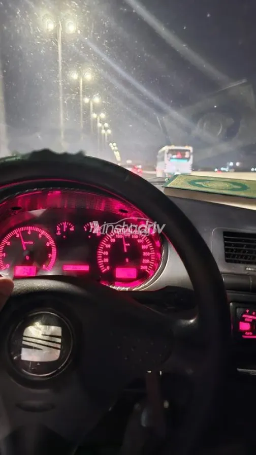 سيات ابيزا 2002 فضي مستعملة للبيع - 6