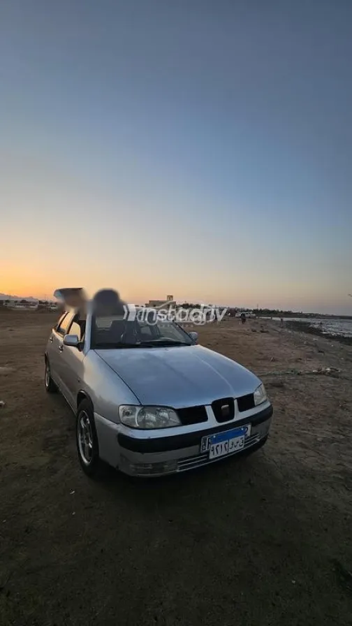 سيات ابيزا 2002 فضي مستعملة للبيع - 7