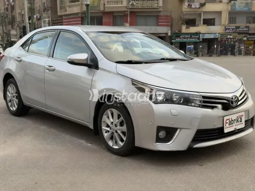 تويوتا كورولا 2016 فضي مستعملة للبيع - 5