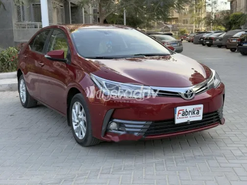 تويوتا كورولا 2016 فضي مستعملة للبيع - 8