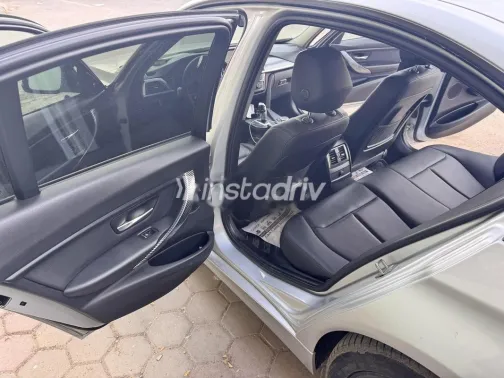 بي ام دبليو 320 2018 فضي مستعملة للبيع - 6