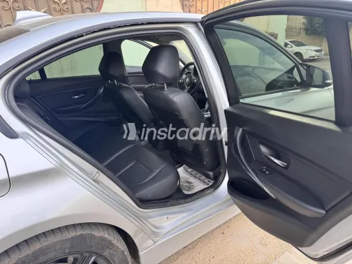 بي ام دبليو 320 2018 فضي مستعملة للبيع - 10