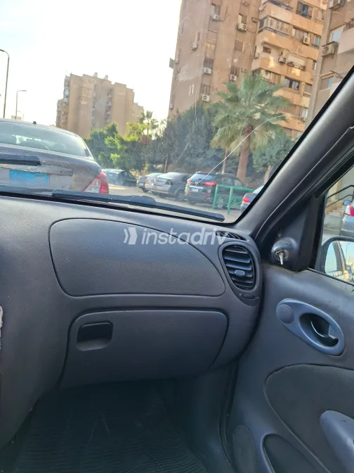 Ford Fiesta 2000 White Used for Sale - 4