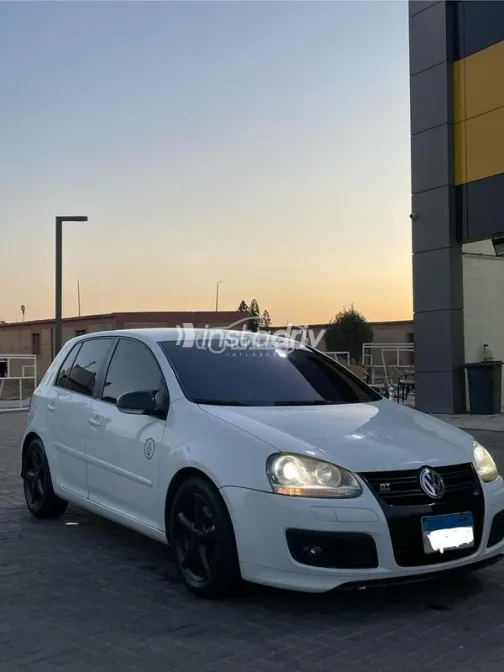 فولكس فاغن جولف 5 2009 أبيض مستعملة للبيع - 2