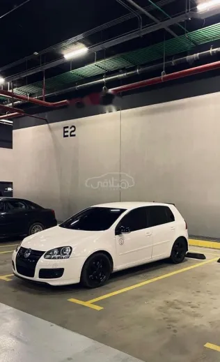 فولكس فاغن جولف 5 2009 أبيض مستعملة للبيع