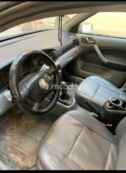 سكودا اوكتافيا 1999 أبيض مستعملة للبيع - 1