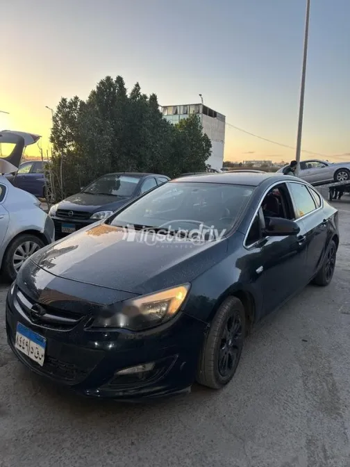 اوبل أسترا 2020 أخضر مستعملة للبيع - 1