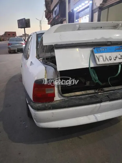 اوبل فيكترا 1994 أبيض مستعملة للبيع - 4