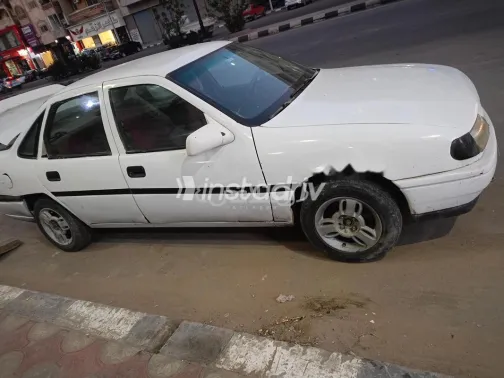 اوبل فيكترا 1994 أبيض مستعملة للبيع - 9