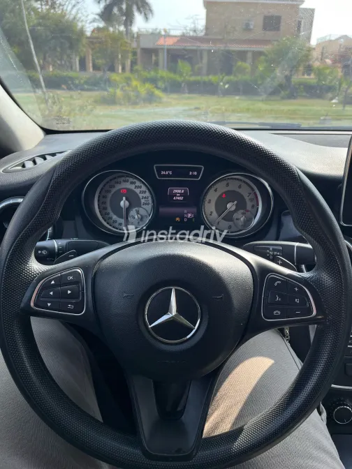 مرسيدس CLA 180 2015 أبيض مستعملة للبيع - 4