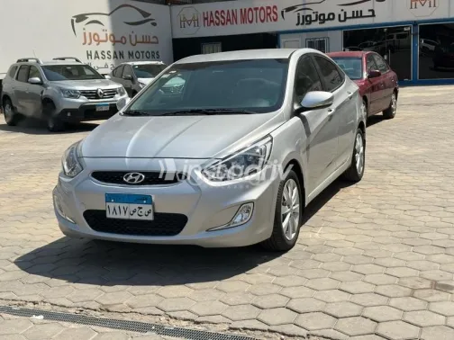 هيونداي اكسنت RB 2025 فضي مستعملة للبيع - 1