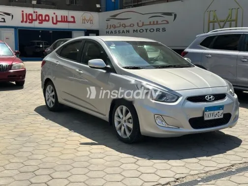 هيونداي اكسنت RB 2025 فضي مستعملة للبيع - 2