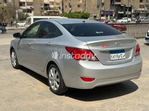 هيونداي اكسنت RB 2025 فضي مستعملة للبيع - 3