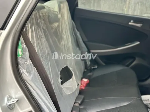 هيونداي اكسنت RB 2025 فضي مستعملة للبيع - 10