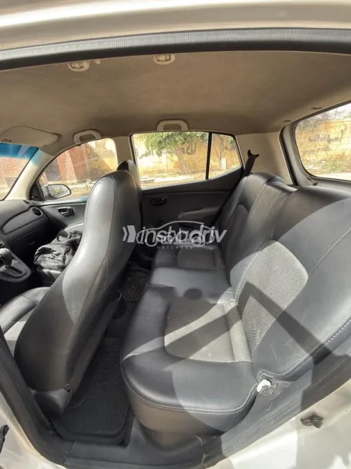 هيونداي I10 2015 فضي مستعملة للبيع - 3