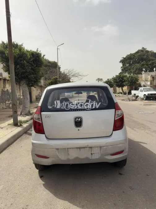 هيونداي I10 2015 فضي مستعملة للبيع - 4