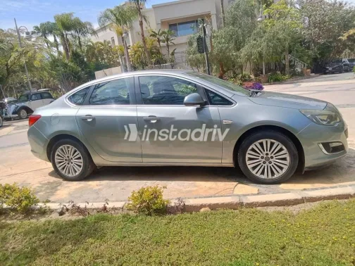 اوبل أسترا 2014 فضي مستعملة للبيع - 5