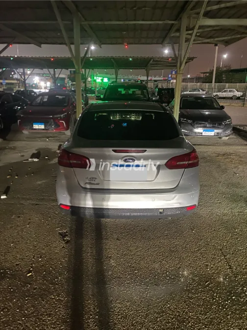 فورد فوكس 2015 أبيض مستعملة للبيع - 1