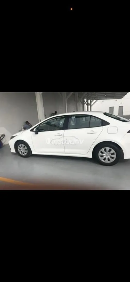 تويوتا كورولا 2020 أبيض مستعملة للبيع - 1