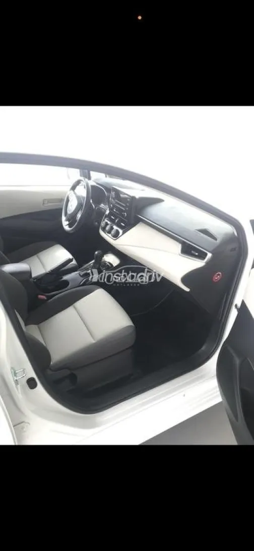 تويوتا كورولا 2020 أبيض مستعملة للبيع - 3