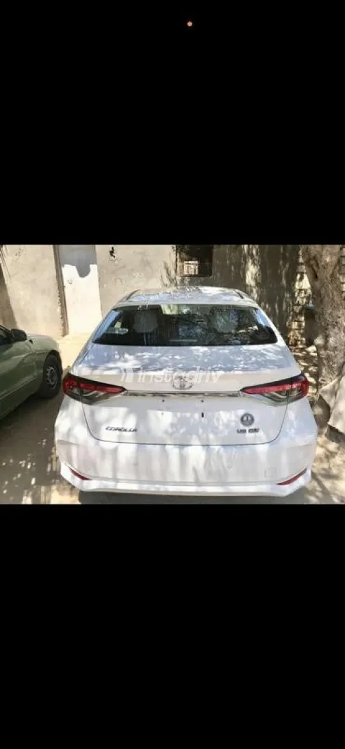 تويوتا كورولا 2020 أبيض مستعملة للبيع - 4