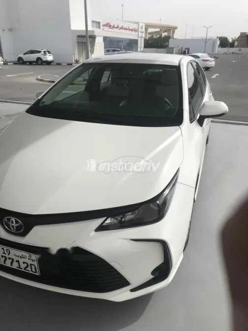 تويوتا كورولا 2020 أبيض مستعملة للبيع - 5