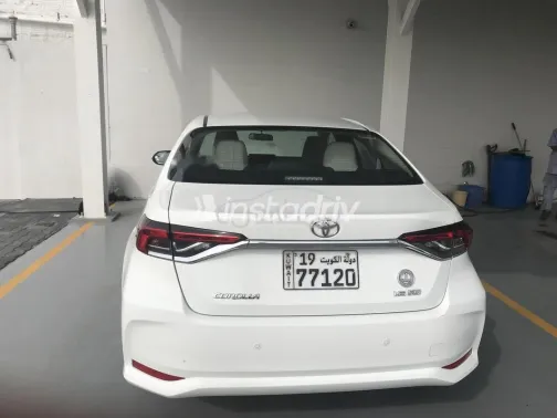 تويوتا كورولا 2020 أبيض مستعملة للبيع - 6