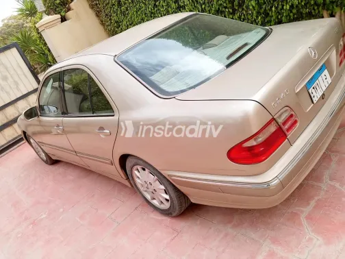 Mercedes E 240 2000 Gold Used for Sale - 4