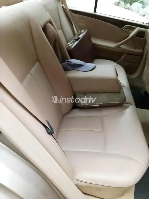 Mercedes E 240 2000 Gold Used for Sale - 9