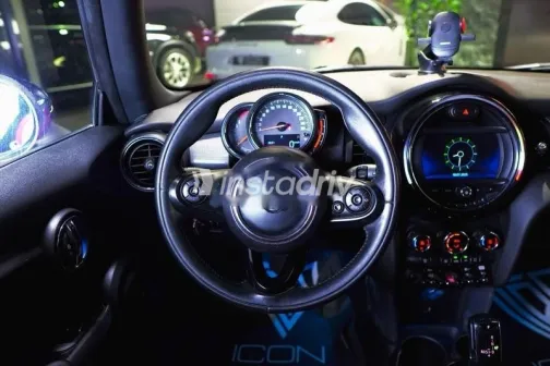 Mini Cooper 2019 Red Used for Sale - 10