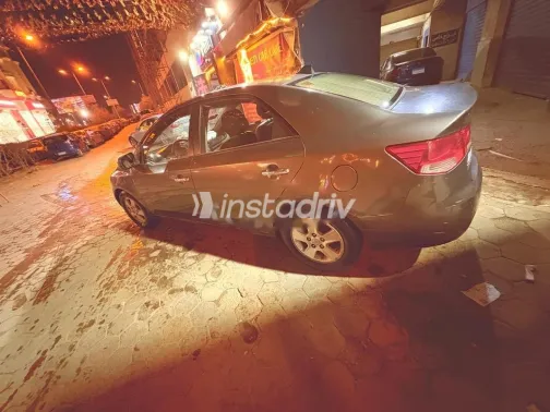 كيا سيراتو 2013 فضي مستعملة للبيع - 5