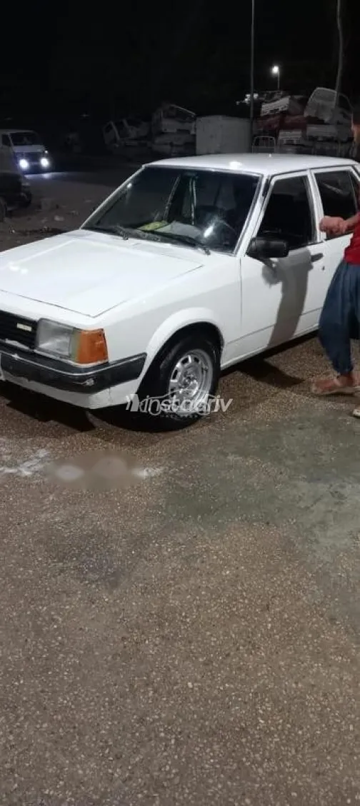 مازدا 323 1985 أبيض مستعملة للبيع - 1