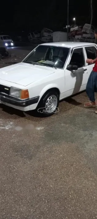 مازدا 323 1985 أبيض مستعملة للبيع