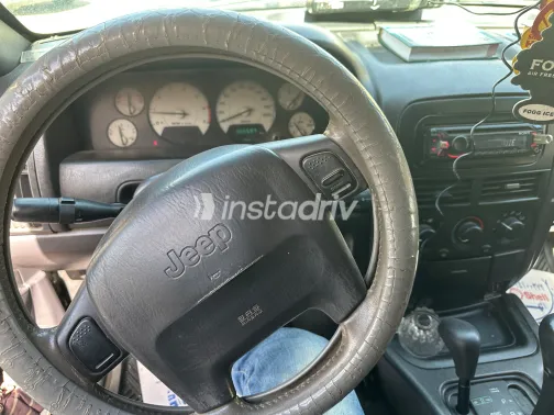 جيب جراند شيروكي 2000 أبيض مستعملة للبيع - 8