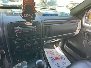 جيب جراند شيروكي 2000 أبيض مستعملة للبيع