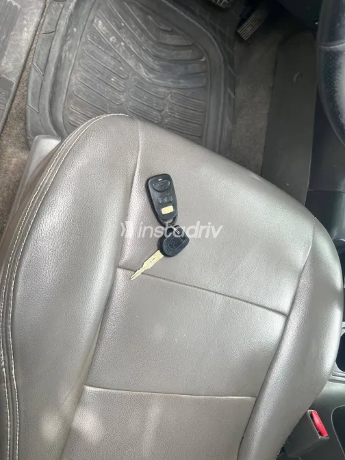 ميتسوبيشي باجيرو 2002 أبيض مستعملة للبيع - 3