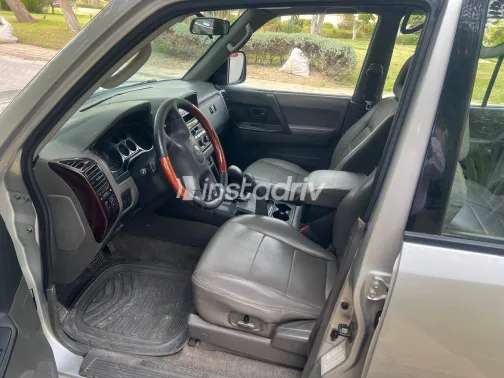 ميتسوبيشي باجيرو 2002 أبيض مستعملة للبيع - 4